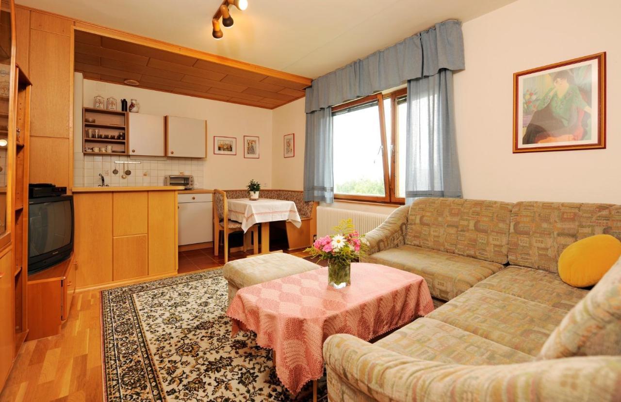 Gaestezimmer Weiss Maria Taferl Rum bild